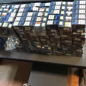 Țigări de proveniență ucraineană descoperite în două vehicule