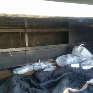 Țigări de proveniență ucraineană descoperite în două vehicule