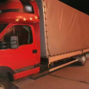 Tineri botoşăneni prinşi după ce au sustras bunuri dintr-un autocamion