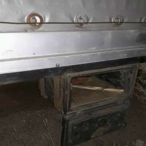 Tineri botoşăneni prinşi după ce au sustras bunuri dintr-un autocamion