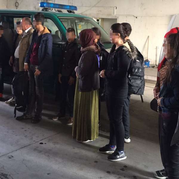 14 cetăţeni irakieni şi cinci traficanti bulgari, opriţi la frontiera cu Bulgaria