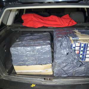 Aproximativ 13.000 pachete cu țigări de contrabandă, confiscate la frontiera de nord