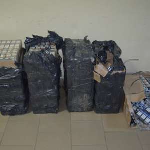 Aproximativ 13.000 pachete cu țigări de contrabandă, confiscate la frontiera de nord