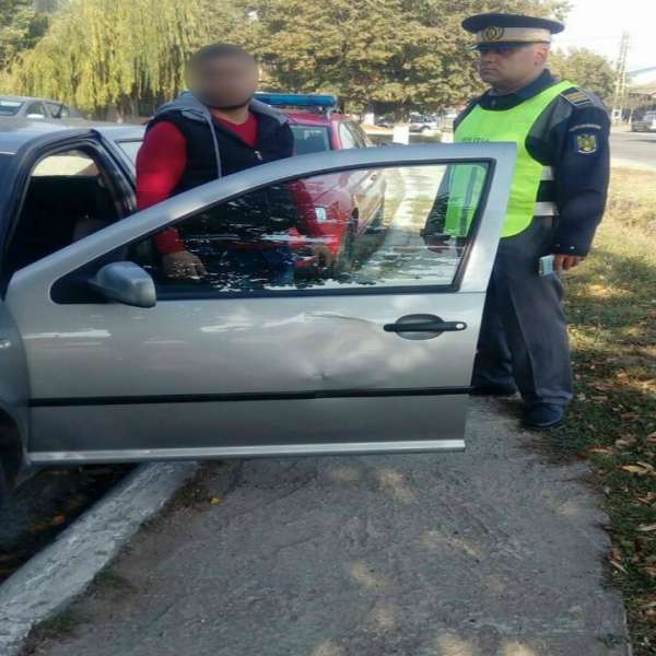 Tânăr cercetat de polițiștii de frontieră pentru conducere fără permis