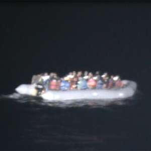 Alte 50 persoane, aflate în pericol de înec pe Marea Egee, salvate de poliţiştii de frontieră români aflați în misiune Frontex