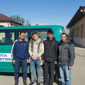 Patru  cetățeni irakieni şi o călăuză sârbă,  opriţi de poliţiştii de frontieră timişeni