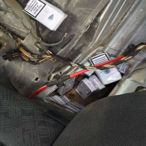 BMW folosit pentru transportul ţigărilor de contrabandă