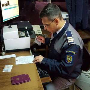 Cărţi de identitate false, descoperite la controlul de frontieră