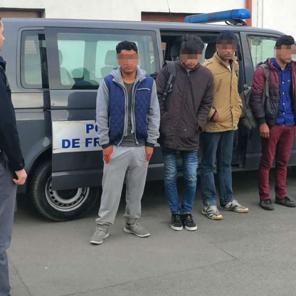 Cinci cetățeni din Afganistan și Pakistan, opriţi la frontiera cu Ungaria