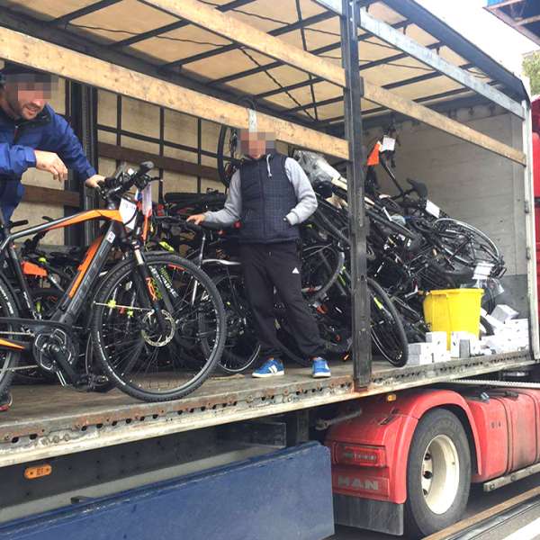 Biciclete electrice semnalate ca fiind furate din Germania, descoperite de poliţiştii de frontieră arădeni