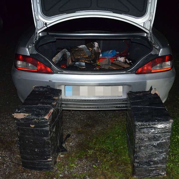 Peste 18.500 pachete cu țigări de contrabandă, confiscate de poliţiştii de frontieră înainte să ajungă pe piața neagră