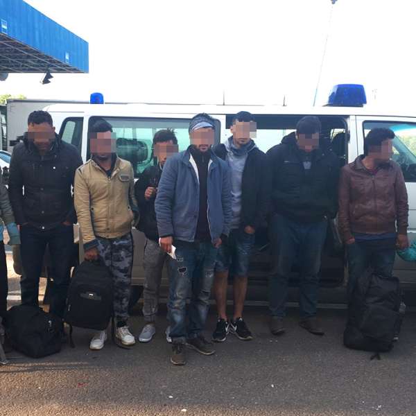Doisprezece cetăţeni irakieni opriţi la frontieră din drumul ilegal spre Spaţiul Schengen