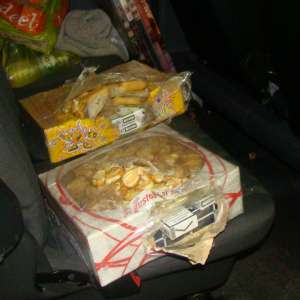 Țigări de contrabandă disimulate în cutii de biscuiți, descoperite la controlul de frontieră