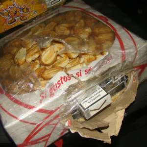 Țigări de contrabandă disimulate în cutii de biscuiți, descoperite la controlul de frontieră