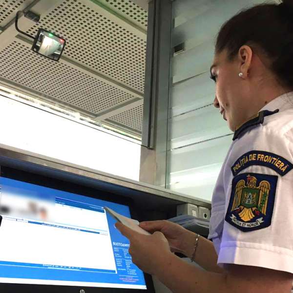 Doi iranieni care intenţionau să intre în România cu paşapoarte false, depistați de poliţiştii de frontieră de la Otopeni