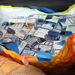 Aproximativ 25.000 de pachete cu ţigări de contrabandă, confiscate la frontiera de nord