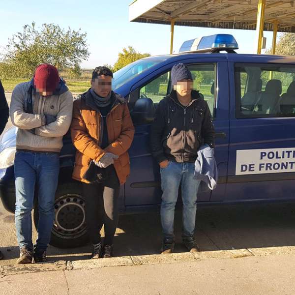 Patru cetățeni din Iran opriți la frontiera arădeană