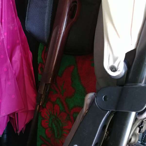Armă neletală cu aer comprimat descoperită la controlul de frontieră