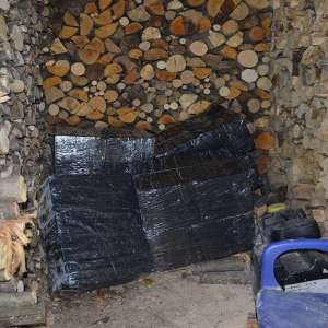 Țigări confiscate în urma a cinci percheziții