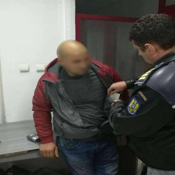 Cărți de identitate românești false, descoperite la frontiera de est