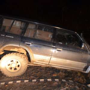 Țigări de contrabandă ascunse în mai multe autoturisme special modificate, confiscate la frontiera de nord