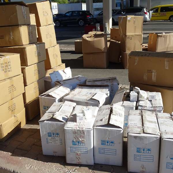 Mii de flacoane cu produse farmaceutice fără documente legale, confiscate de poliţiştii de frontieră giurgiuveni