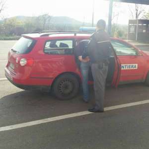 Tânăr cu cetăţenie R. Moldova căutat de autorităţile din România, depistat la P.T.F. Albiţa