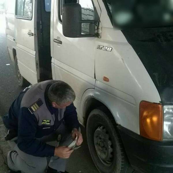 Autoturism radiat din circulaţie din Germania, descoperit în Albiţa