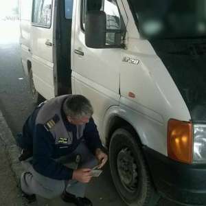 Autoturism radiat din circulaţie din Germania, descoperit în Albiţa   