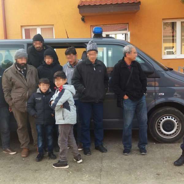 Unsprezece cetățeni străini, opriţi la frontiera cu Serbia
