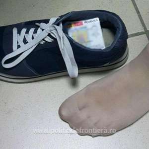 Documente de identitate româneşti false, depistate la controlul de frontieră