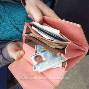 Documente de identitate româneşti false, depistate la controlul de frontieră