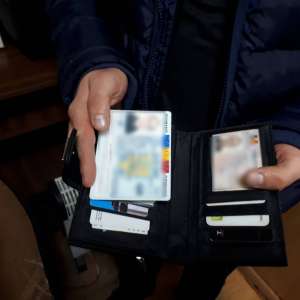 Patru cărţi de identitate româneşti false, descoperite la controlul de frontieră   