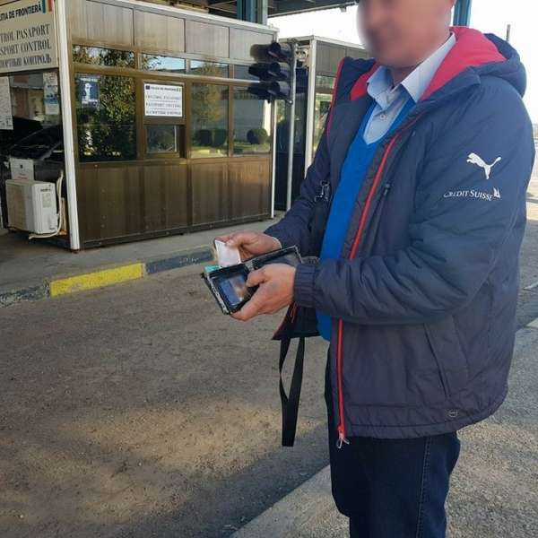 Cetăţeni turci cu cărţi de identitate false, depistaţi la controlul de frontieră   