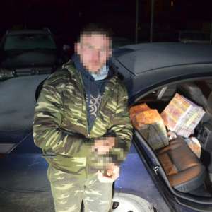 Peste 33.000 pachete țigări confiscate la frontiera de nord