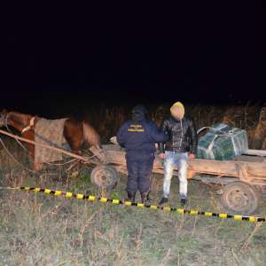 Prins cu căruţa plină cu ţigări de contrabandă   