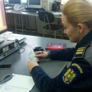 Carte de identitate falsă, descoperită la controlul de frontieră