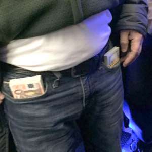 Importante sume de bani descoperite asupra unui cetăţean turc la controlul de frontieră