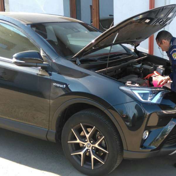Autoturism marca Toyota RAV4 clonat, depistat la frontieră