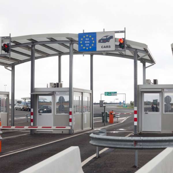 Un urmărit general, depistat la frontieră