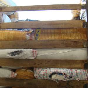 Bunuri textile contrafăcute în valoare de 345.000 lei depistate în P.T.F. Siret