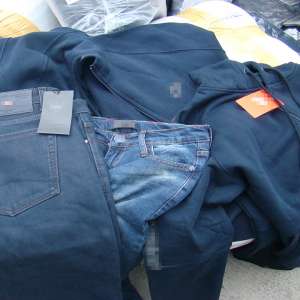 Bunuri textile contrafăcute în valoare de 345.000 lei depistate în P.T.F. Siret