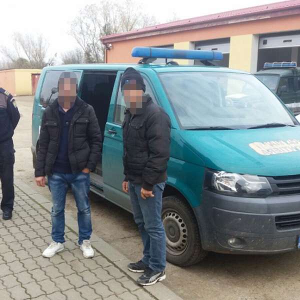 Doi cetăţeni din Kosovo, opriţi la frontiera de sud-vest