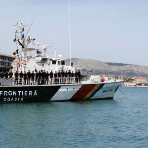 Zeci de persoane salvate din apele Mării Egee de poliţiştii de frontieră români, aflaţi în misiune FRONTEX în Grecia