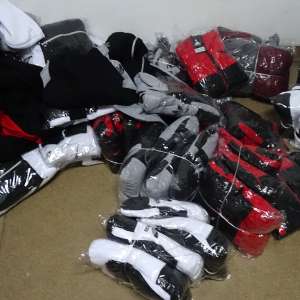 Articole textile, încălțăminte și parfumuri, susceptibile a fi contrafăcute, confiscate la P.T.F. Giurgiu