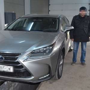 Lexus, în valoare de 40.000 de euro, căutat de autoritățile din Italia,  descoperit la P.T.F. Siret