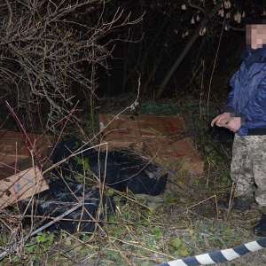 Contrabandişti ucraineni, depistaţi în timp ce intenţionau  să introducă ilegal în România 9.000 pachete țigări