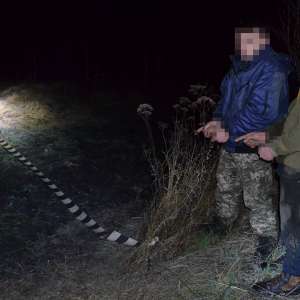 Contrabandişti ucraineni, depistaţi în timp ce intenţionau  să introducă ilegal în România 9.000 pachete țigări
