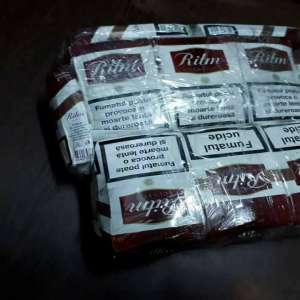 Autovehicul „blindat” cu țigări de contrabandă