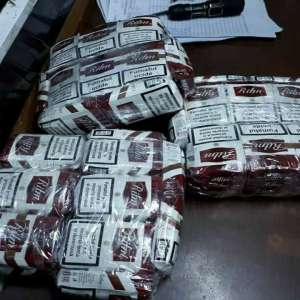 Ţigări de contrabandă, ascunse pe corp